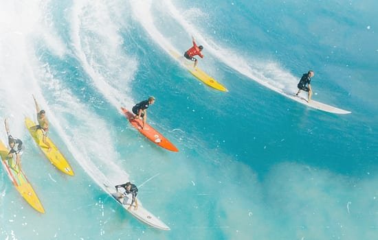 Honolulu surfing on an Agatha Christie inspired tour