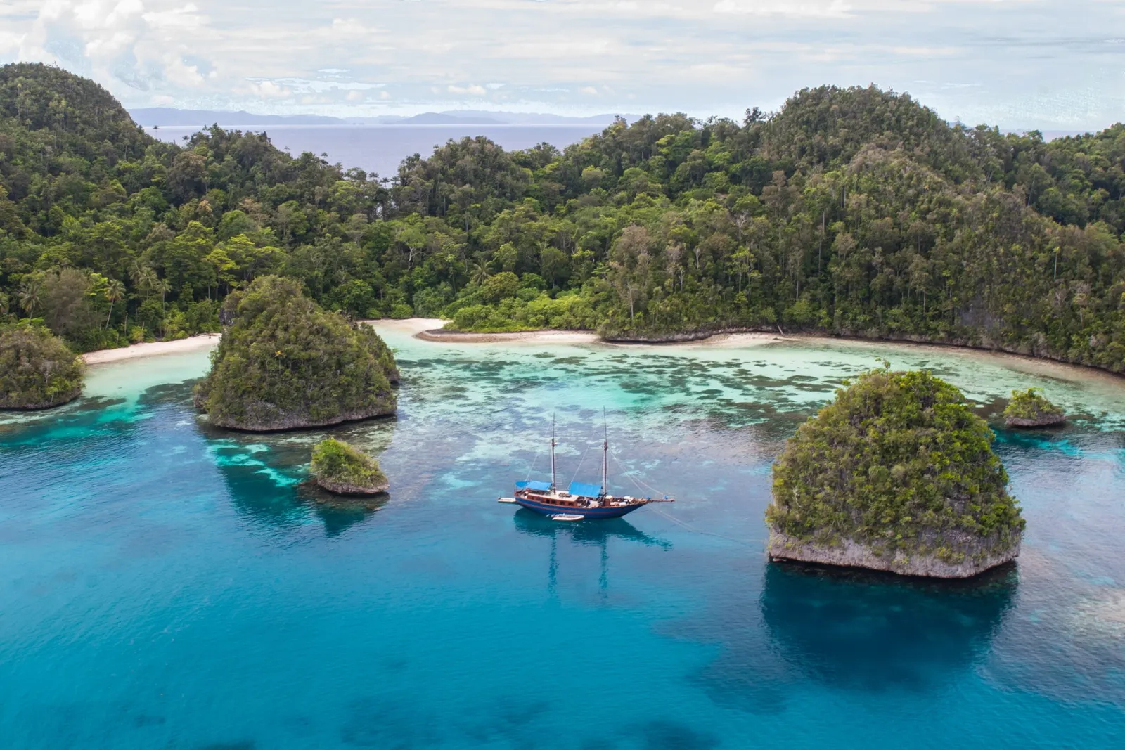 Private charter yacht Indonesia