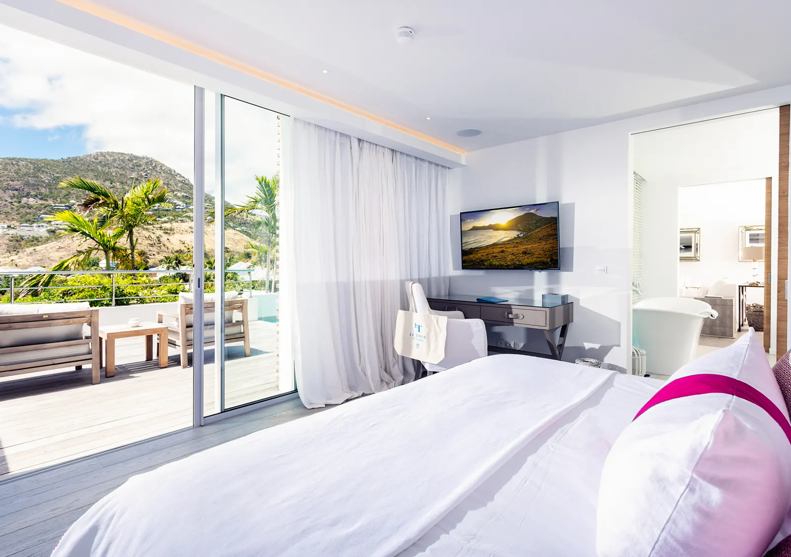 Ultimate Antigua: A Luxury Holiday of Sailing, Stingrays & Stargazing