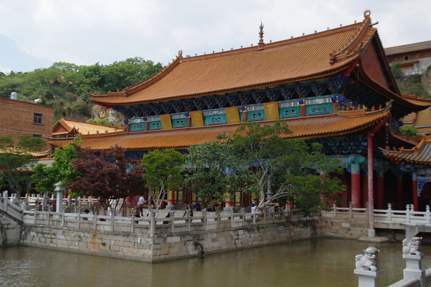 Kunming Highlights: Lake, Karst & Old Courtyards
