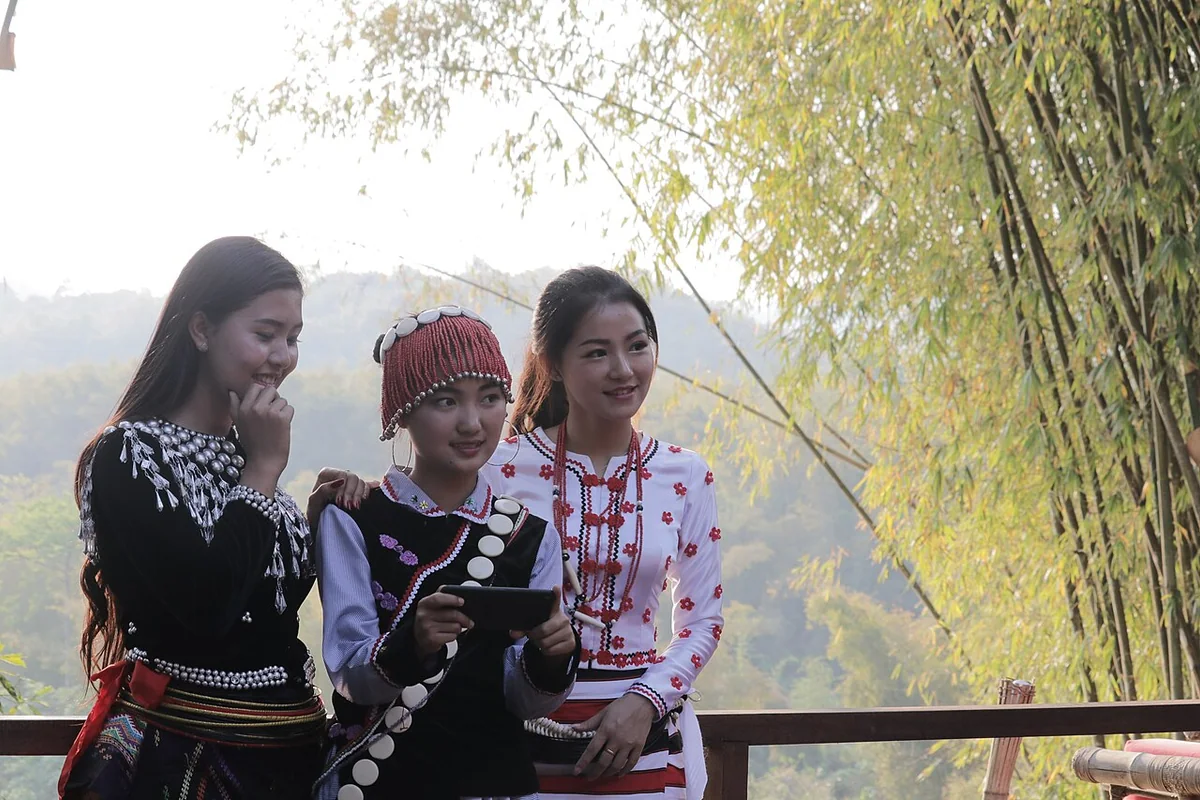 Jingpo girl, Lisu girl and Rawang girl.jpg