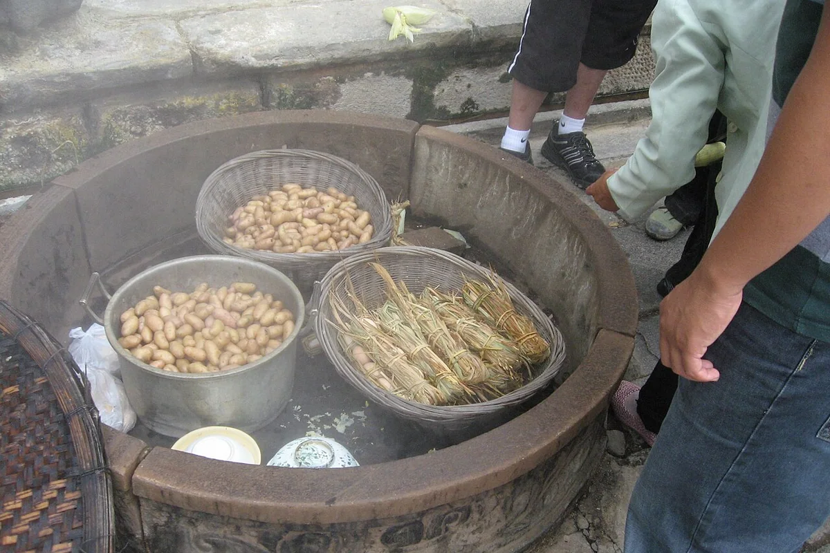 Rehai, Tengchong 01.jpg
