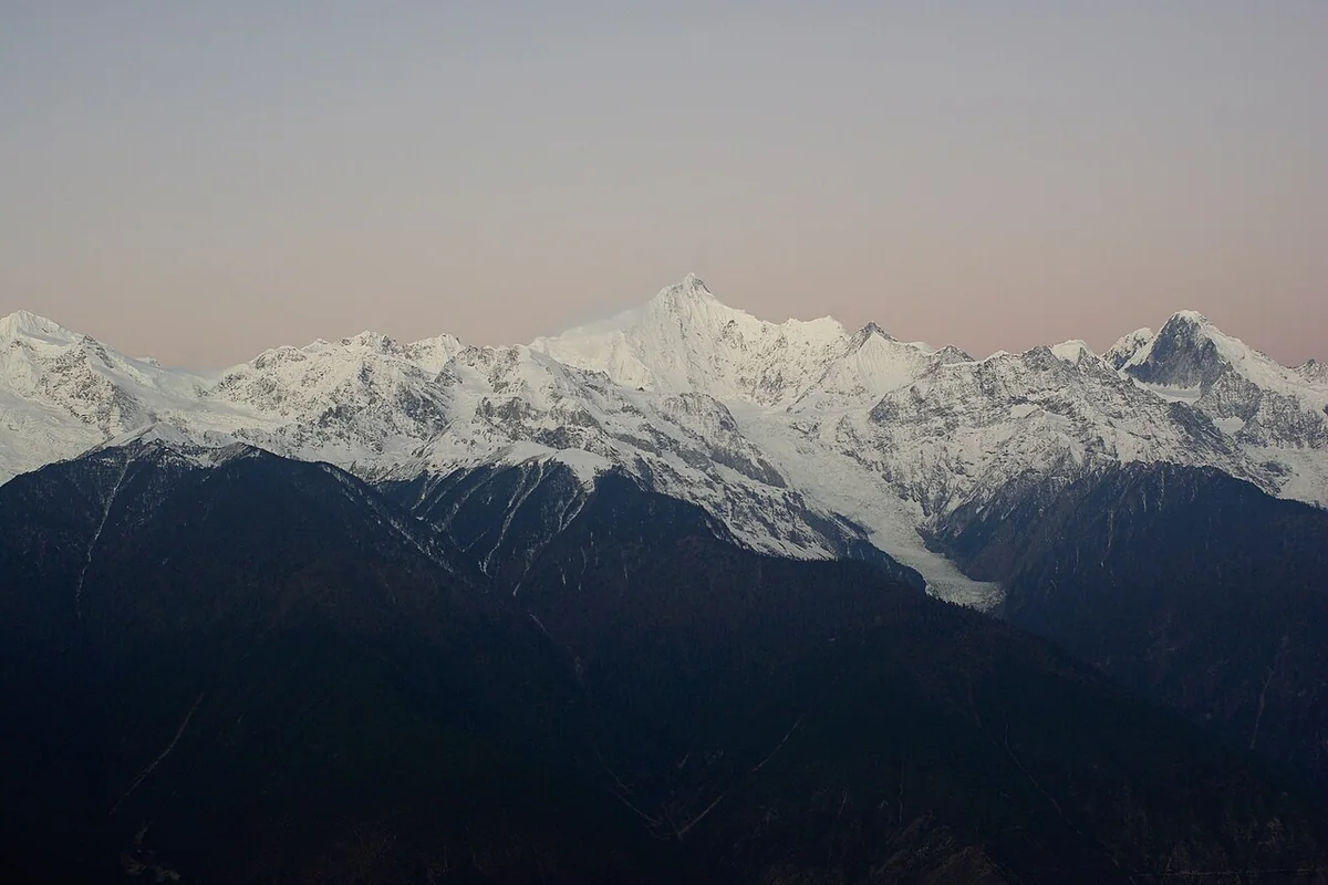 Kawagebo 卡瓦格博, Meili Snow Mountains 梅里雪山, Yunnan, 2009.jpg