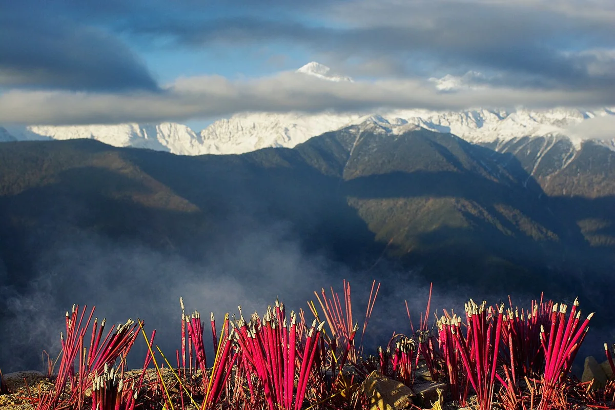 Kawagebo 卡瓦格博, Meili Snow Mountains 梅里雪山, Yunnan, 2009 - 51993305224.jpg