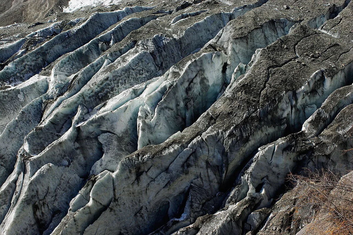 Mingyong Glacier 明永冰川, Yunnan, 2009 - 51992334829.jpg