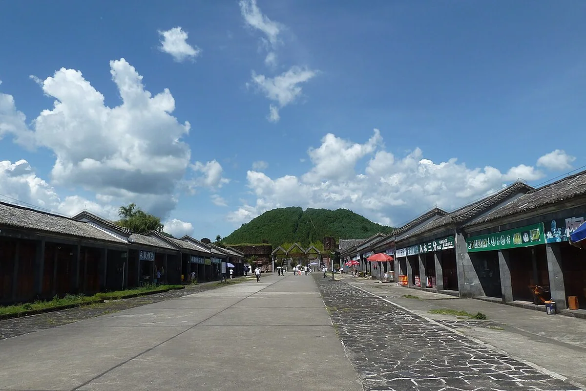 Tengchong Volcano Cluster 01.jpg