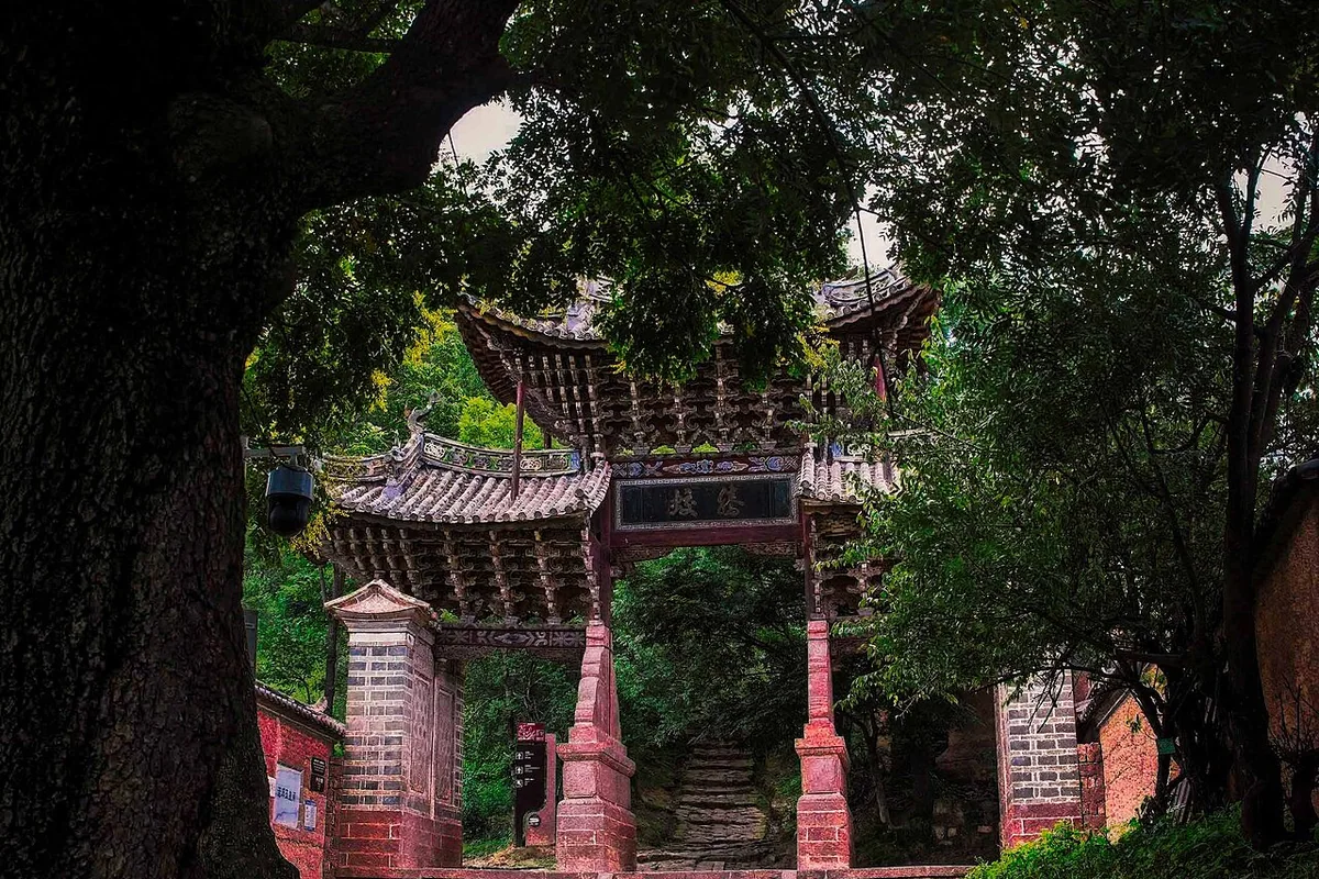 Dragon and Phoenix Arch (50837154222).jpg