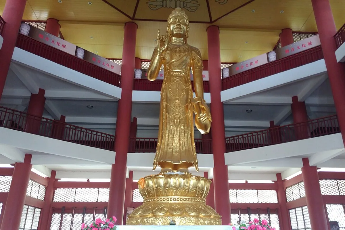 Chongsheng Temple 崇聲寺 and Three Pagodas 三塔, Yunnan, China - 37734176131.jpg
