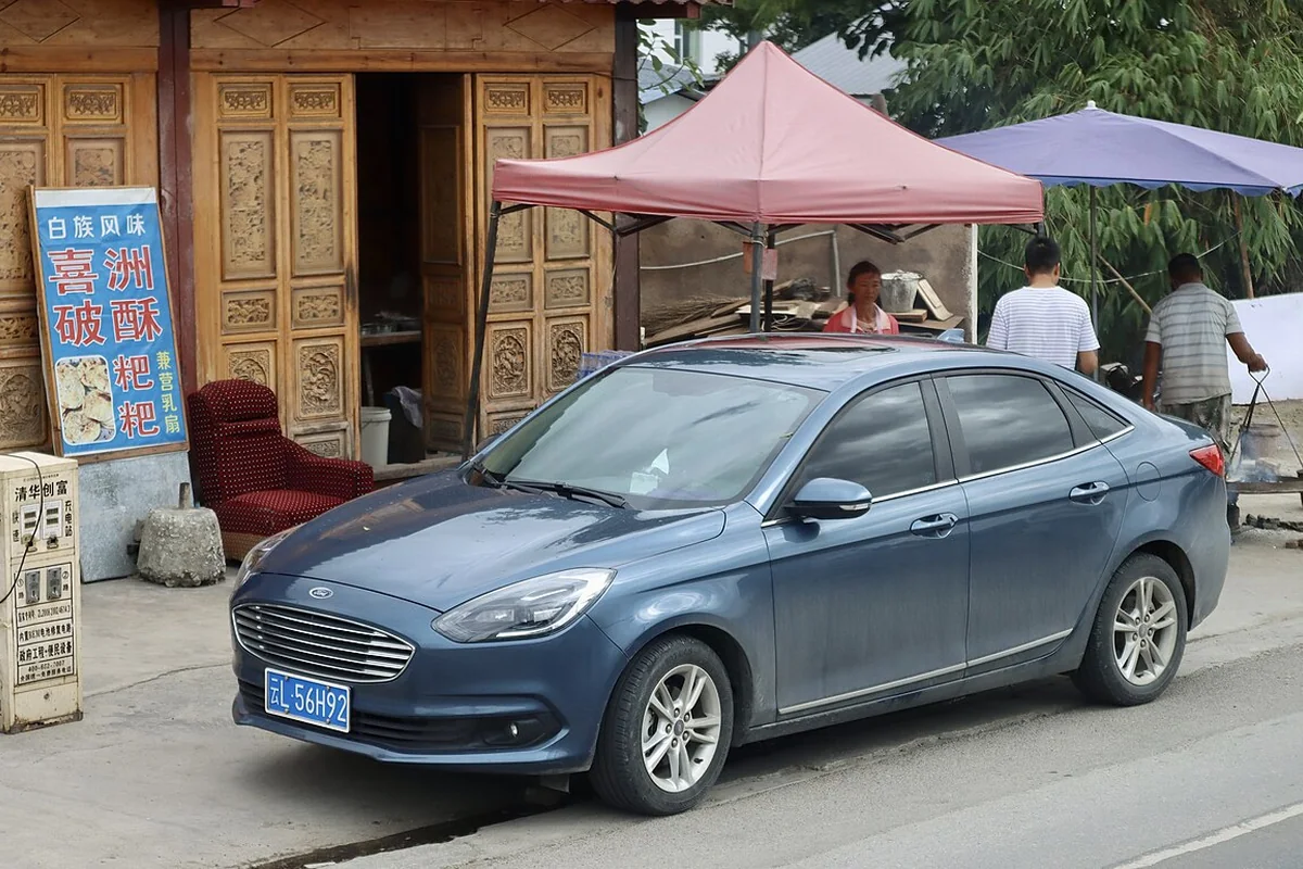 Chang'an-Ford Escort in Dali City, Yunnan.jpg