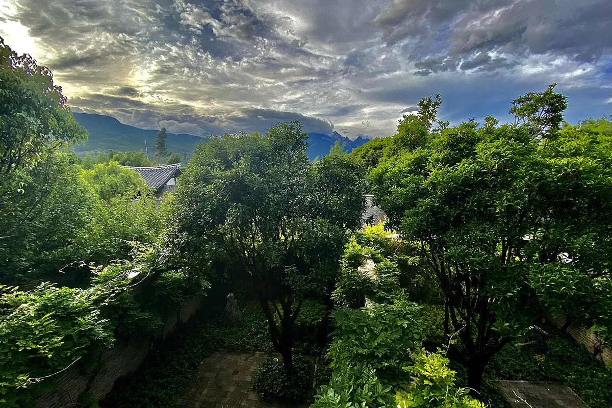 Shuhe Street, Lijiang, Yunnan, China.jpg
