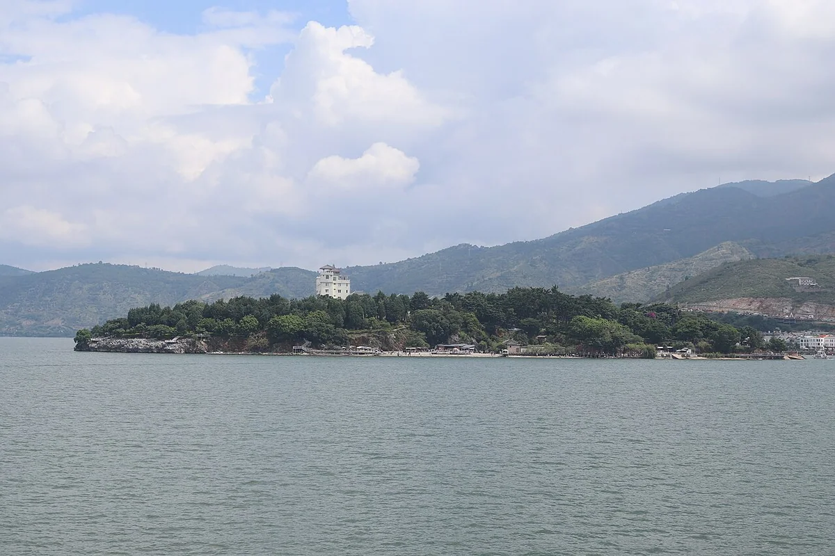 洱海上望南诏风情岛 02.jpg