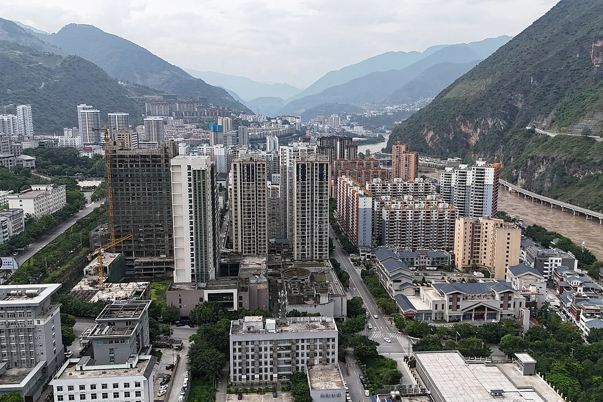 泸水怒江新城天际线 - 航拍 - 2024-05-31 02.jpg