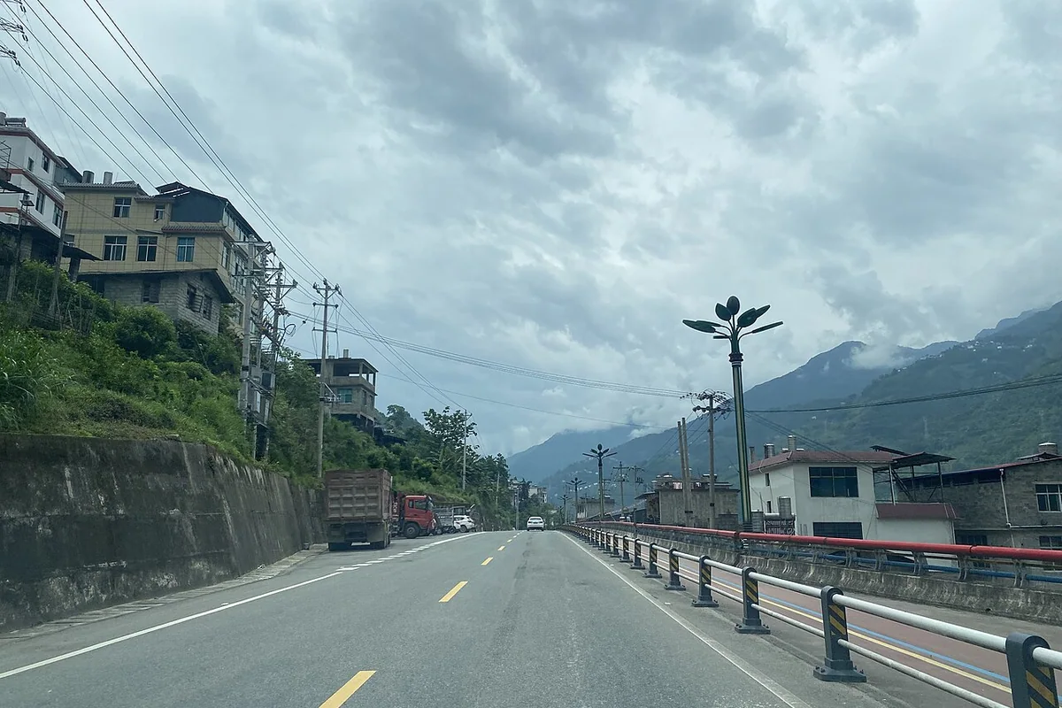 怒江美丽公路 - 福贡县城过境路段 - 2024-06-02.jpg