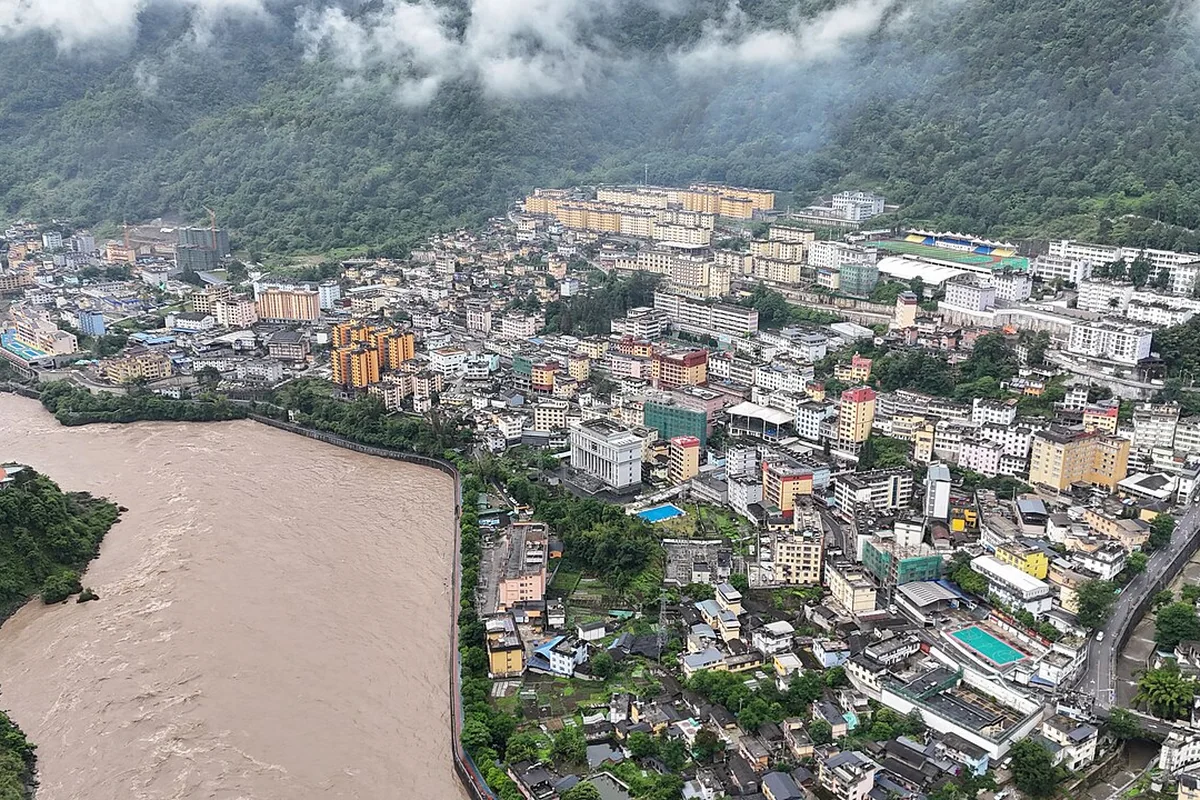 贡山县城天际线 - 航拍 - 2024-06-02 02.jpg