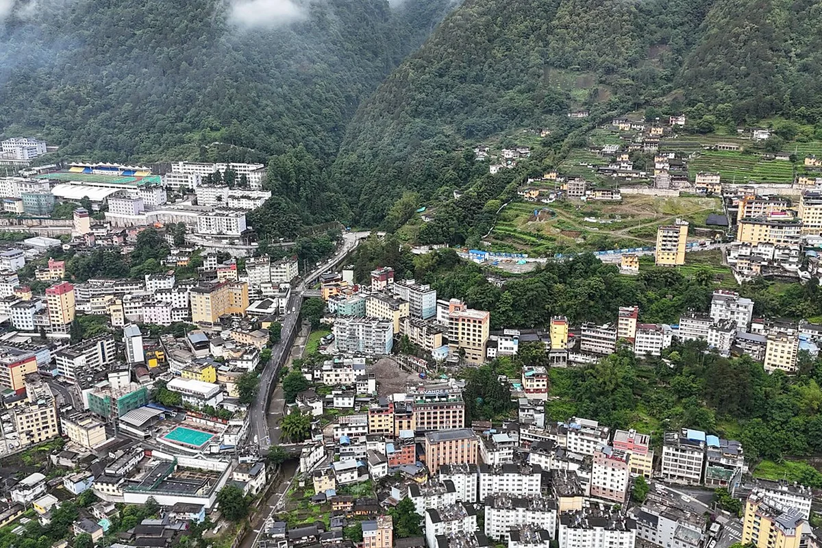 贡山县城天际线 - 航拍 - 2024-06-02 04.jpg