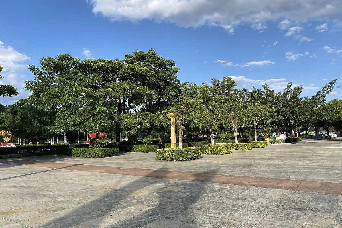 云县滨河公园 - 市民广场 - 2024-10-11 03.jpg