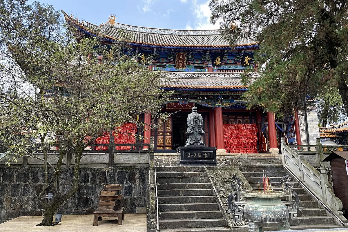 凤庆文庙 - 大成殿 - 2024-10-12 02.jpg