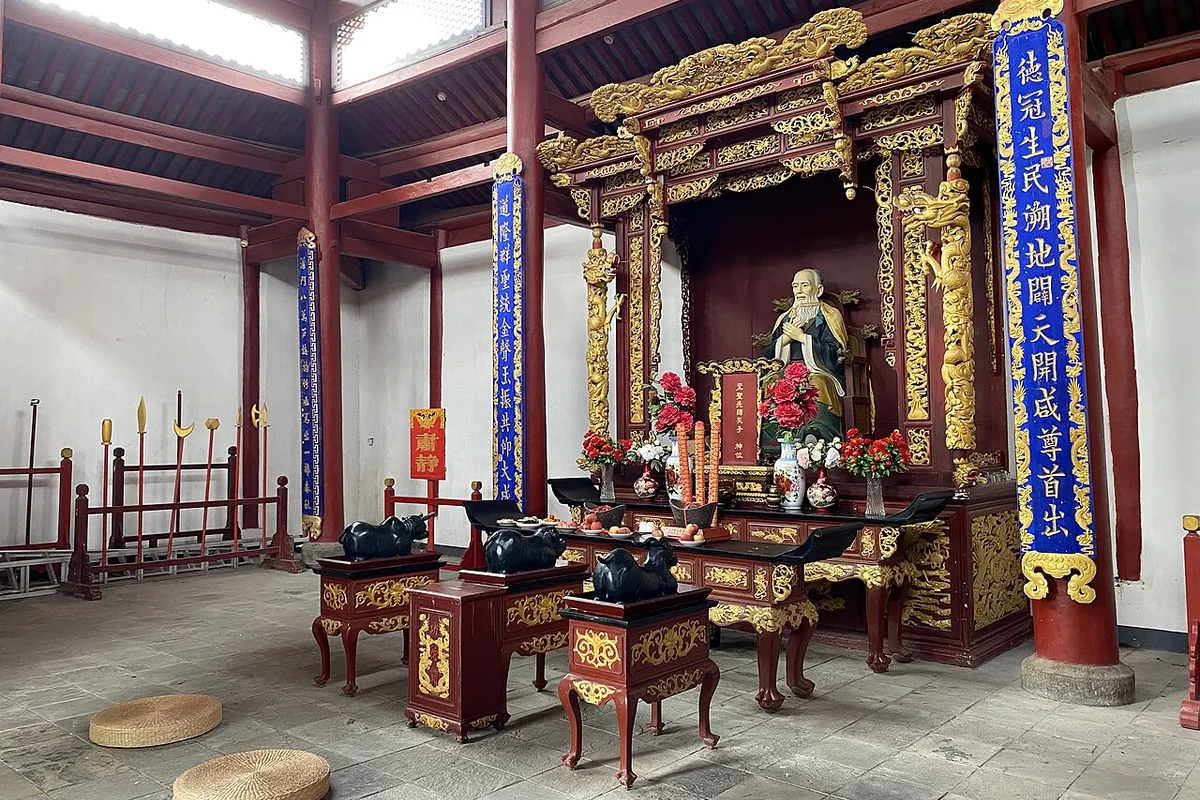 凤庆文庙 - 大成殿 - 内部 - 2024-10-12.jpg