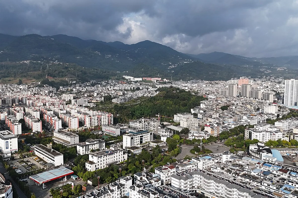 凤庆天际线 - 航拍 - 2024-10-13 03.jpg