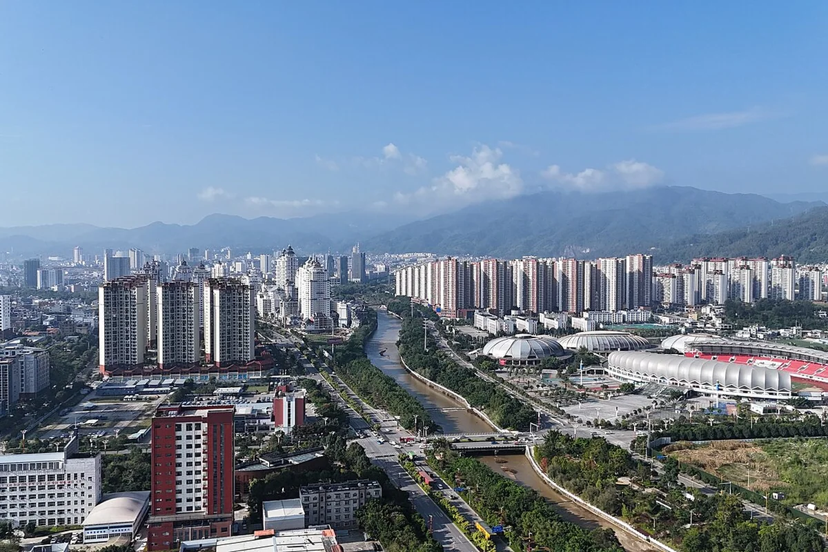 临沧天际线 - 航拍 - 2024-10-14 01.jpg