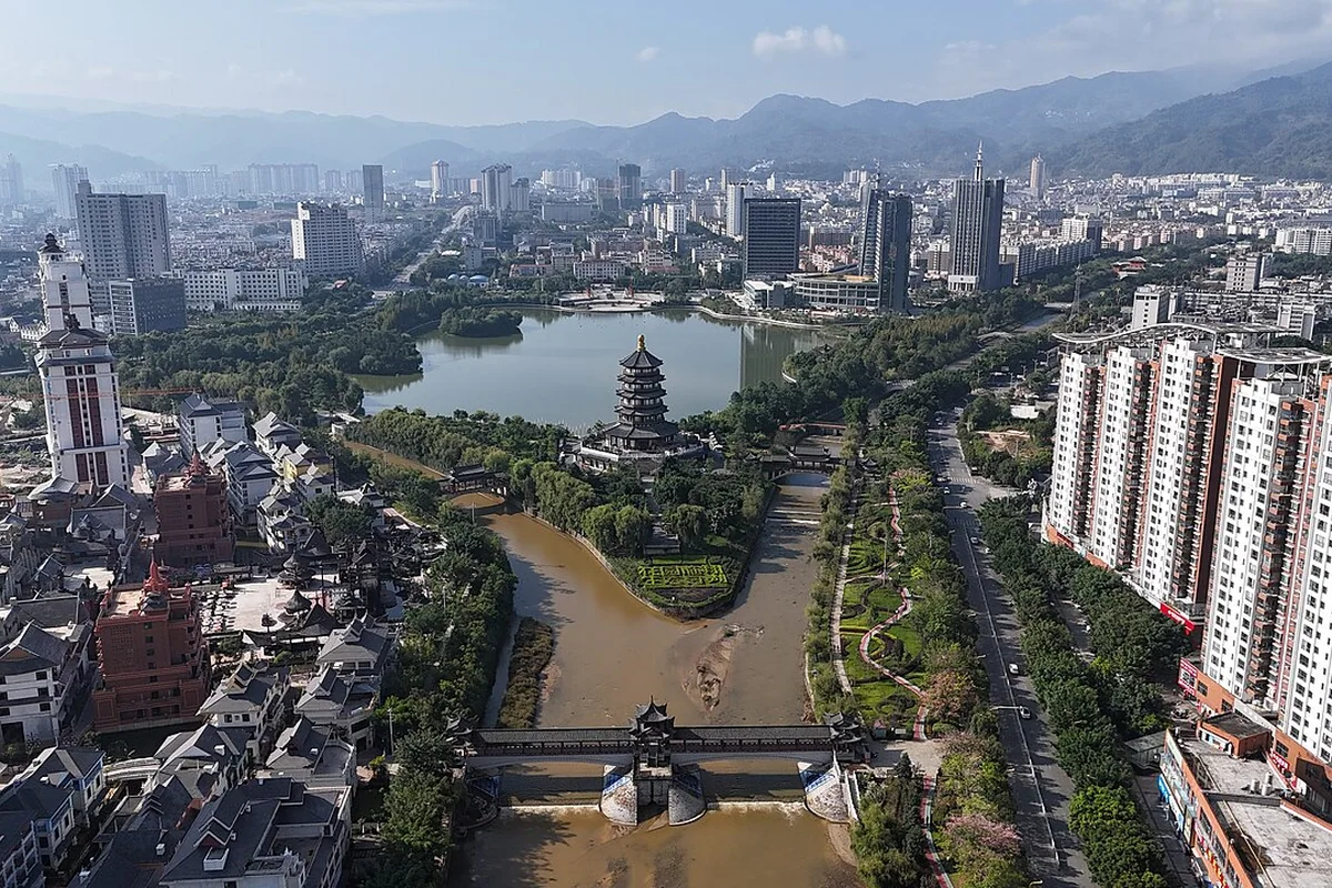 临沧天际线 - 航拍 - 2024-10-14 07.jpg