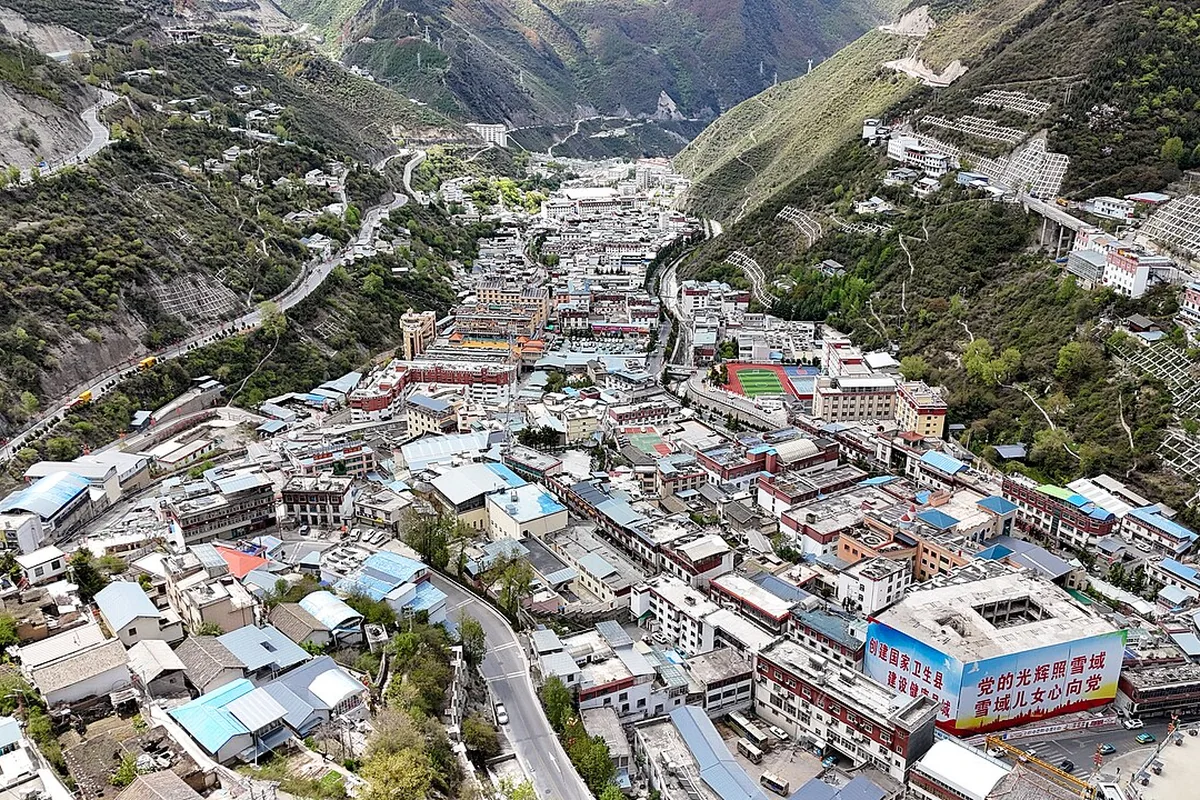 德钦县天际线 - 航拍 - 2025-05-10 09.jpg