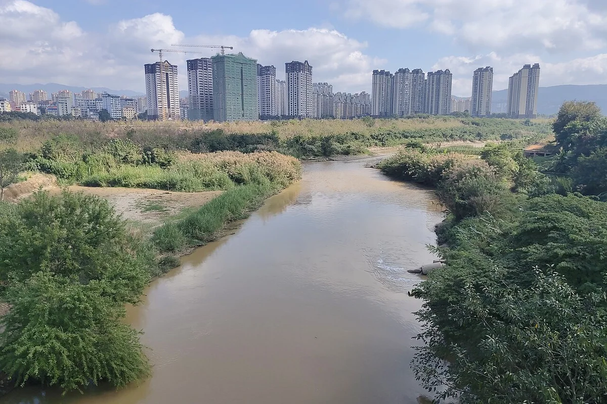Liusha River in Jinghong City.jpg