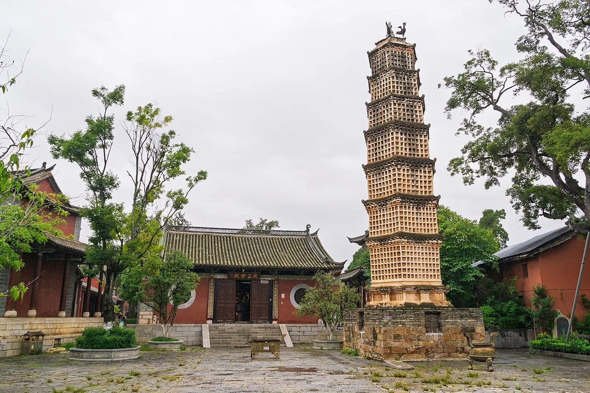 陆良大觉寺 千佛塔及天王殿 2026-08-07.jpg