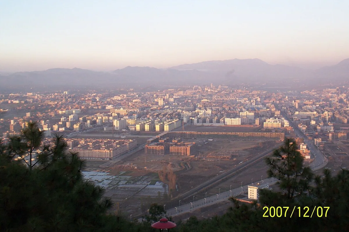 凤凰山上看昭通 - panoramio.jpg