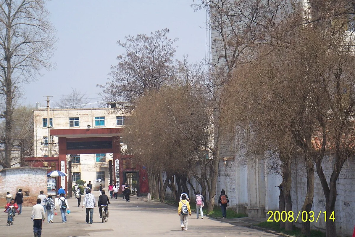 昭通一中 - panoramio - hilloo.jpg