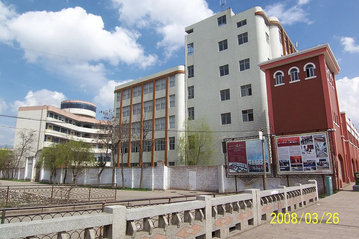 昭通一中 - panoramio - hilloo (2).jpg
