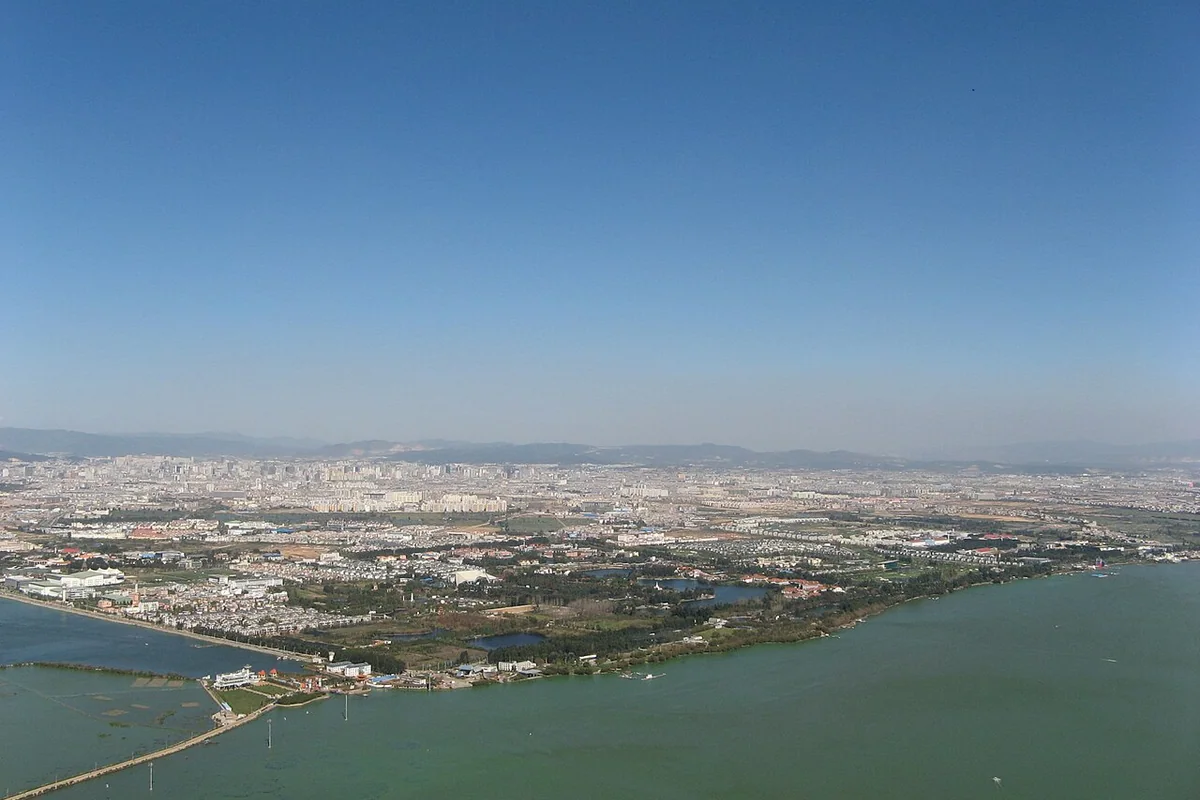 西山远眺昆明 - panoramio - hilloo.jpg