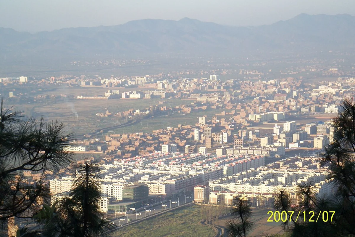 凤凰山上看昭通 - panoramio - hilloo.jpg