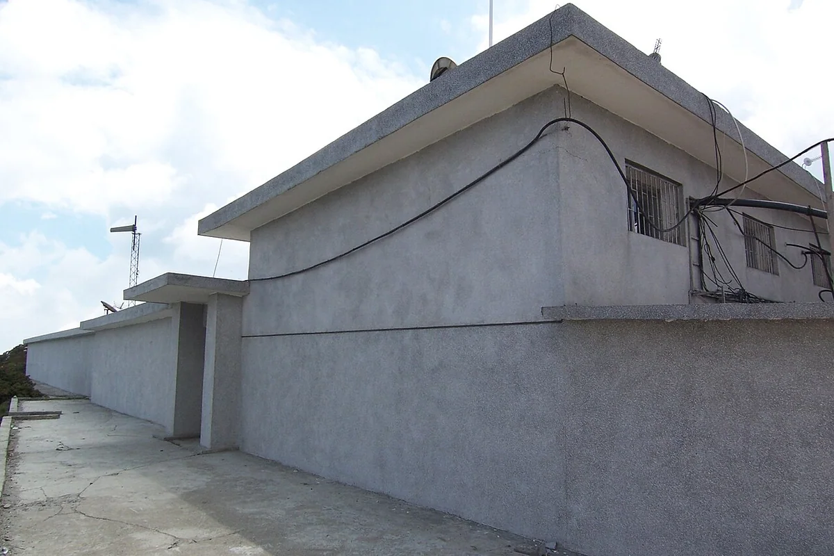 昭通电视台凉风台发射站 - panoramio - hilloo.jpg