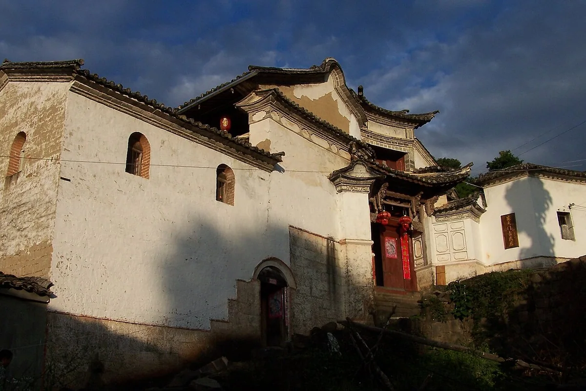 Huadamen Hostel (Heshun, Tengchong County, Yunnan).jpg