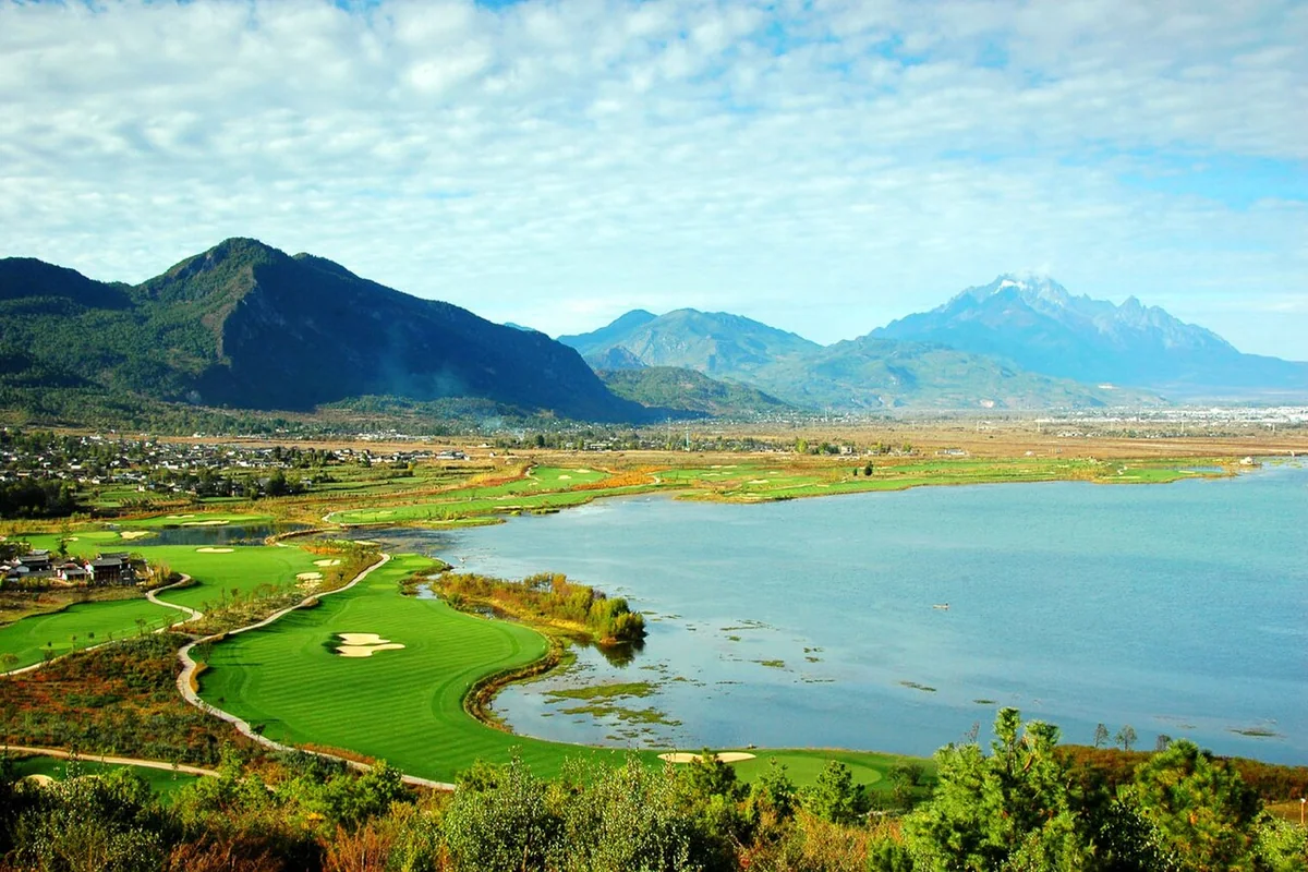 从丽江文笔峰看玉龙雪山 - panoramio.jpg