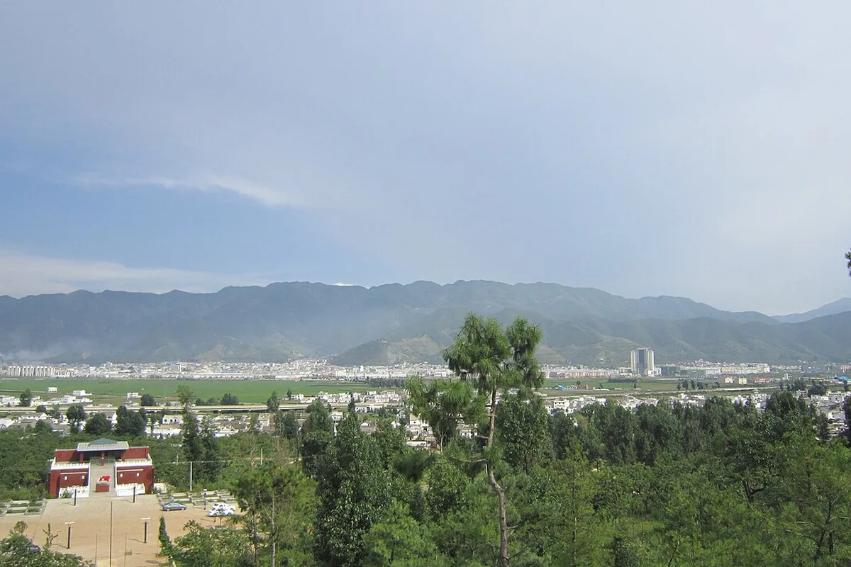 鸟瞰会泽县城 - panoramio.jpg