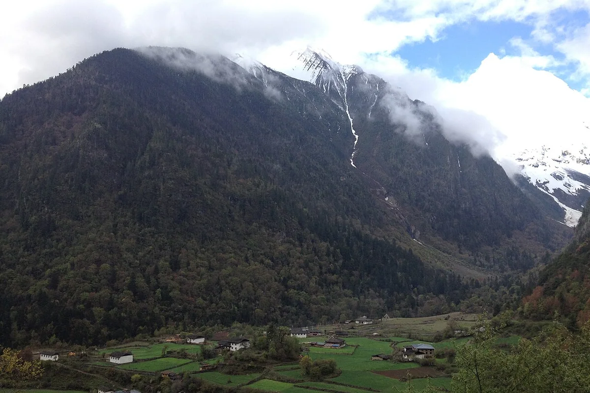 Deqen, Yunnan, China - panoramio (23).jpg