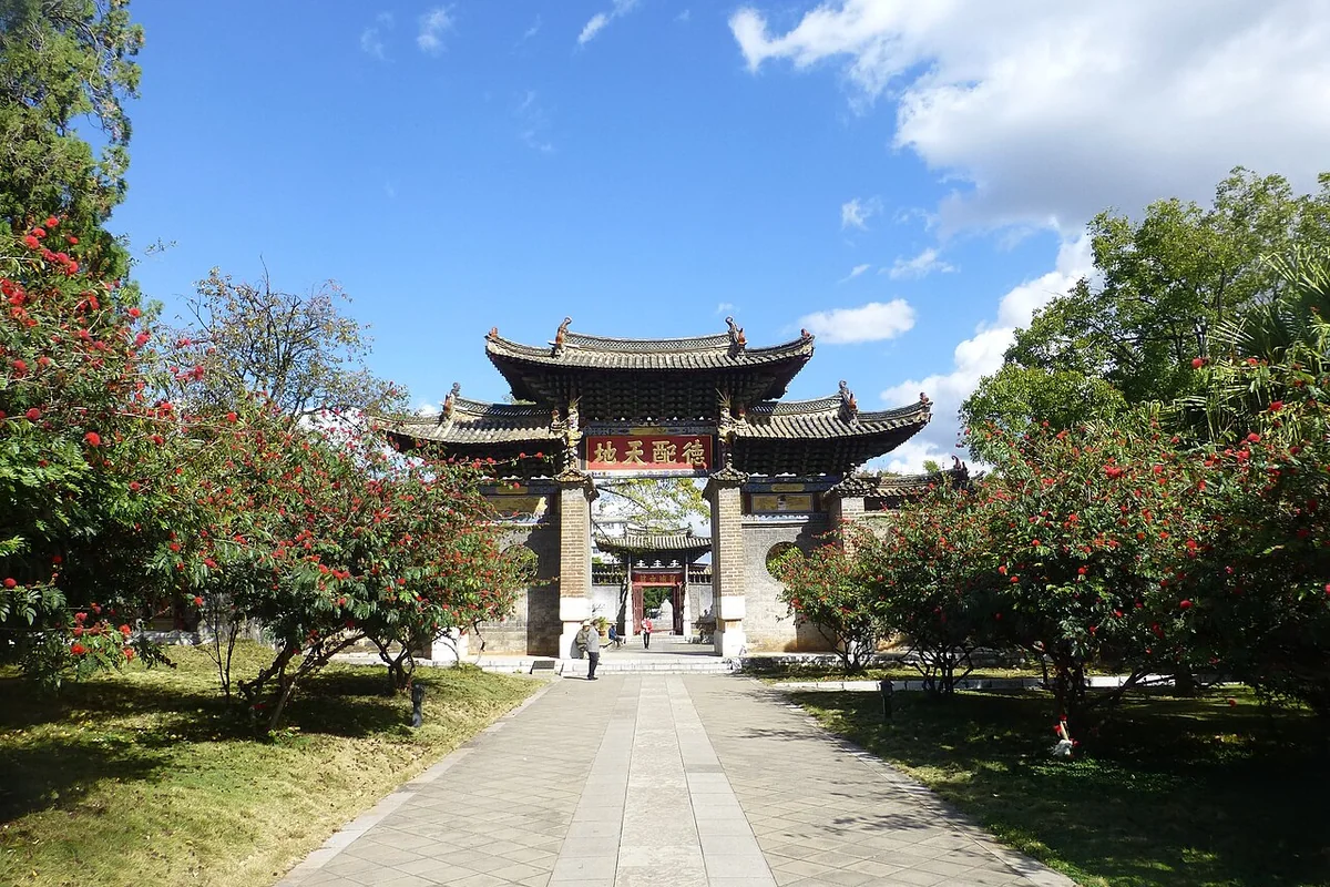 Jianshui Confucian Temple - P1360932.JPG