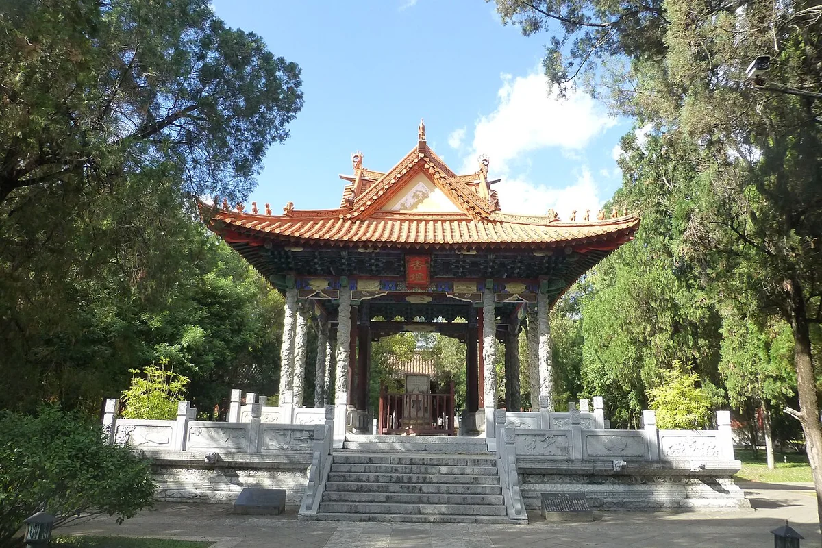 Jianshui Confucian Temple - P1360948.JPG