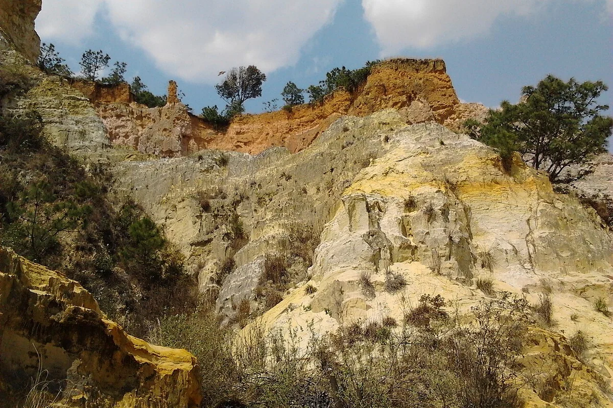 Luliang Colored Sandstone Forest - panoramio (2).jpg