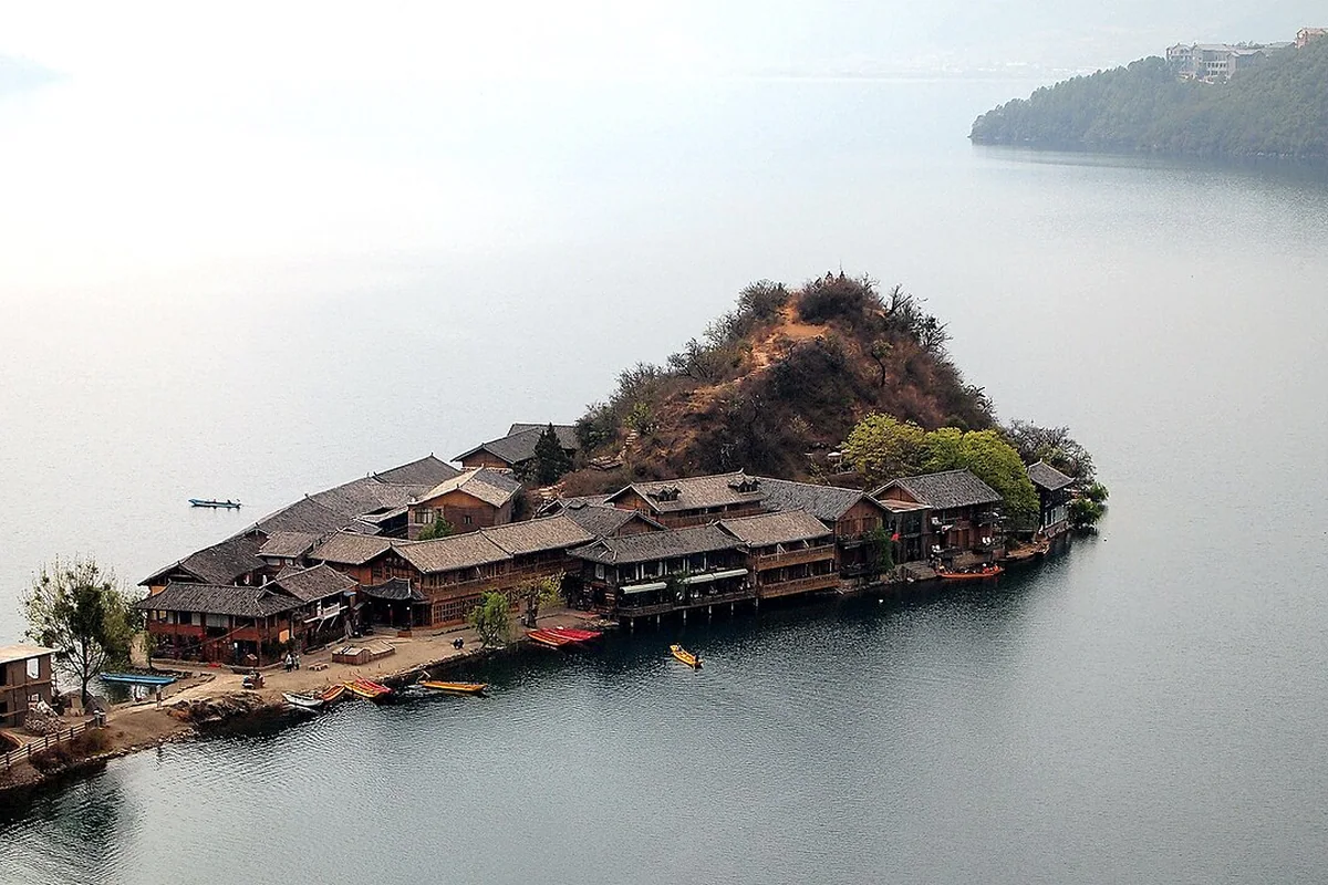 泸沽湖-里格半岛 - panoramio.jpg