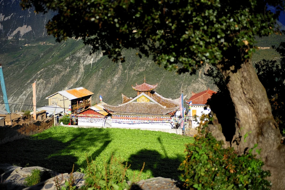 Dequen County Tibet.jpg