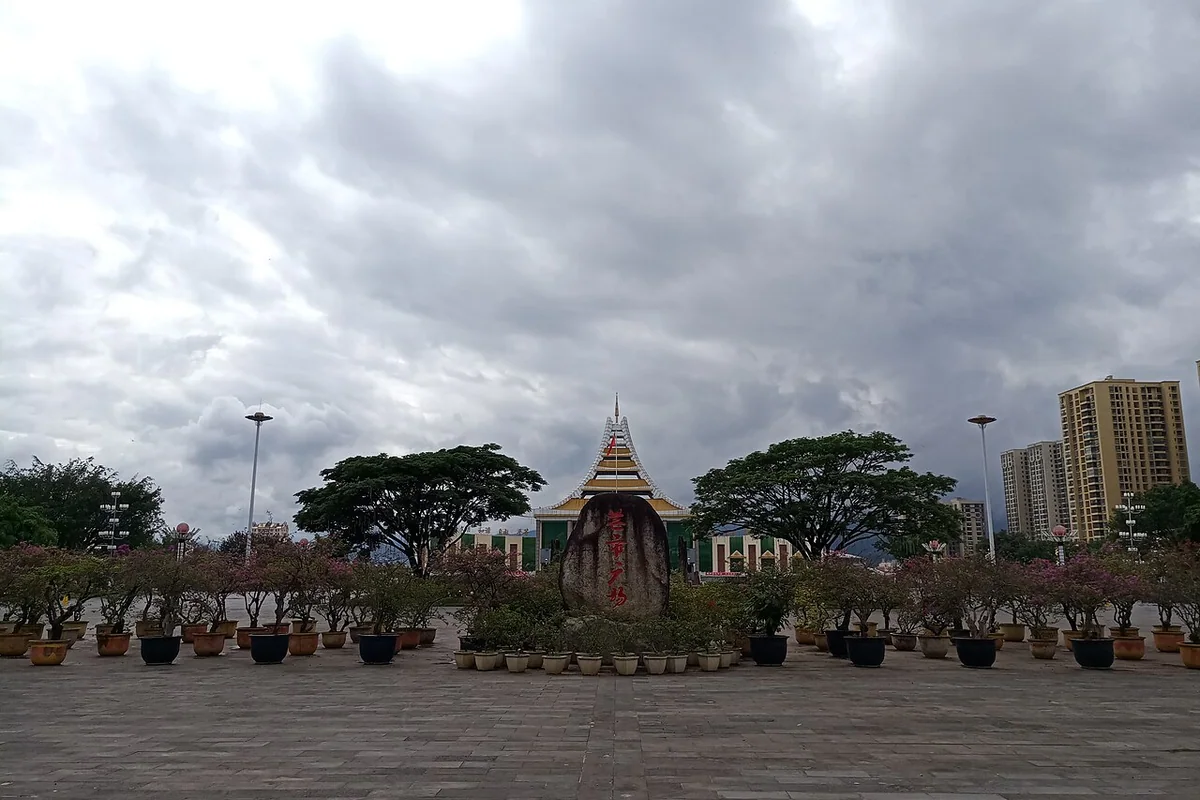 芒市广场03.jpg