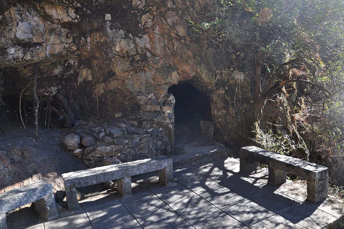 Yang Fu Cave at Jizu Mountain.jpg