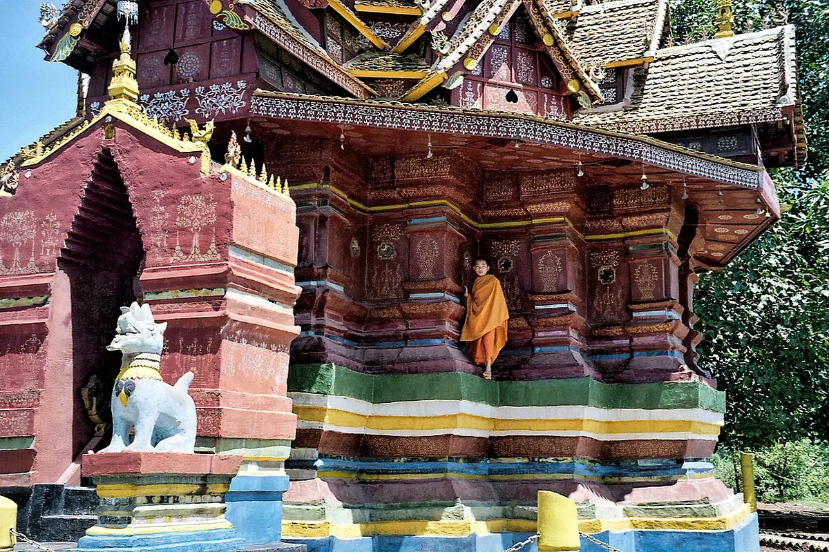 1996 -259-31A Jinghong Buddhist temple (5068507827).jpg