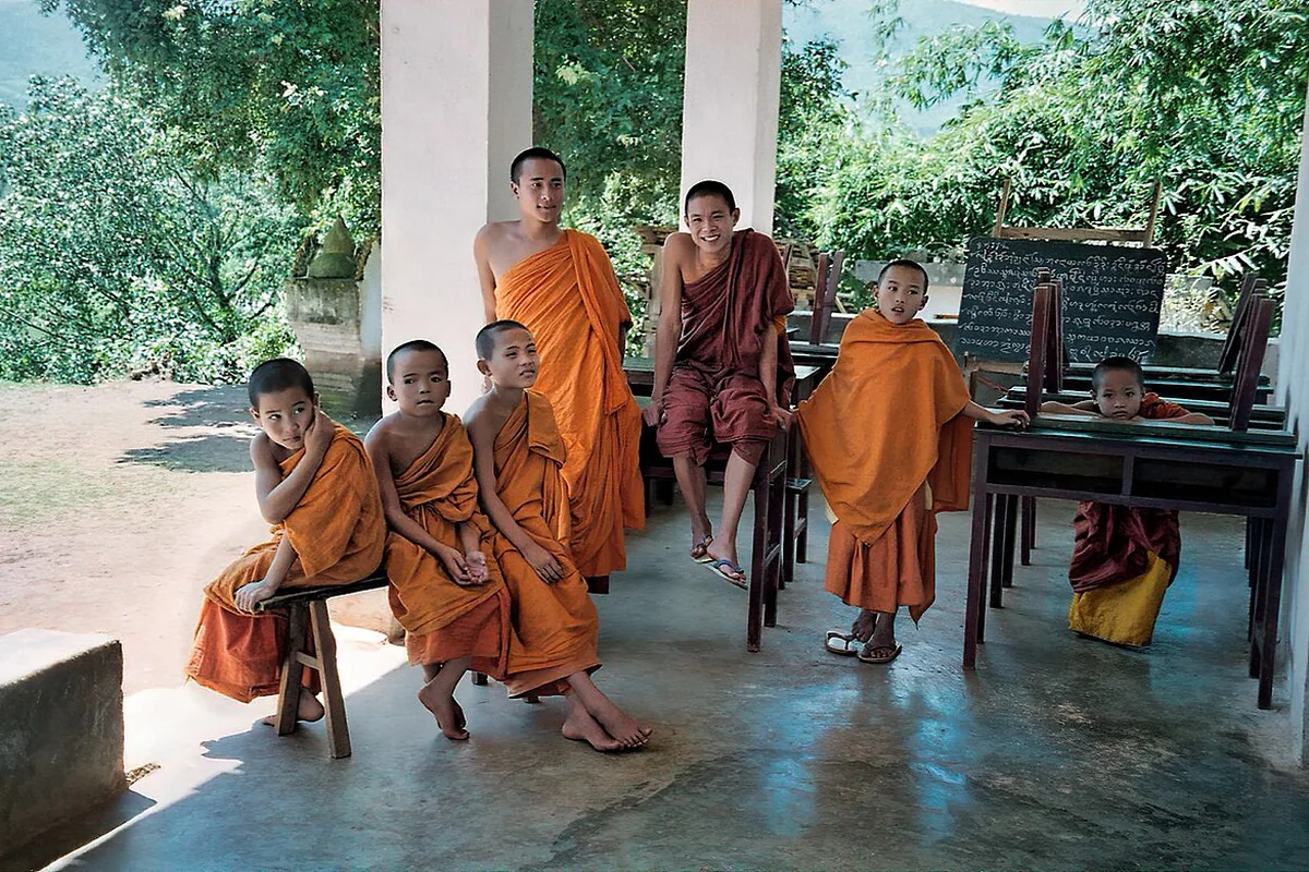 1996 -260-4 Jinghong Buddhist monks (5069117288).jpg