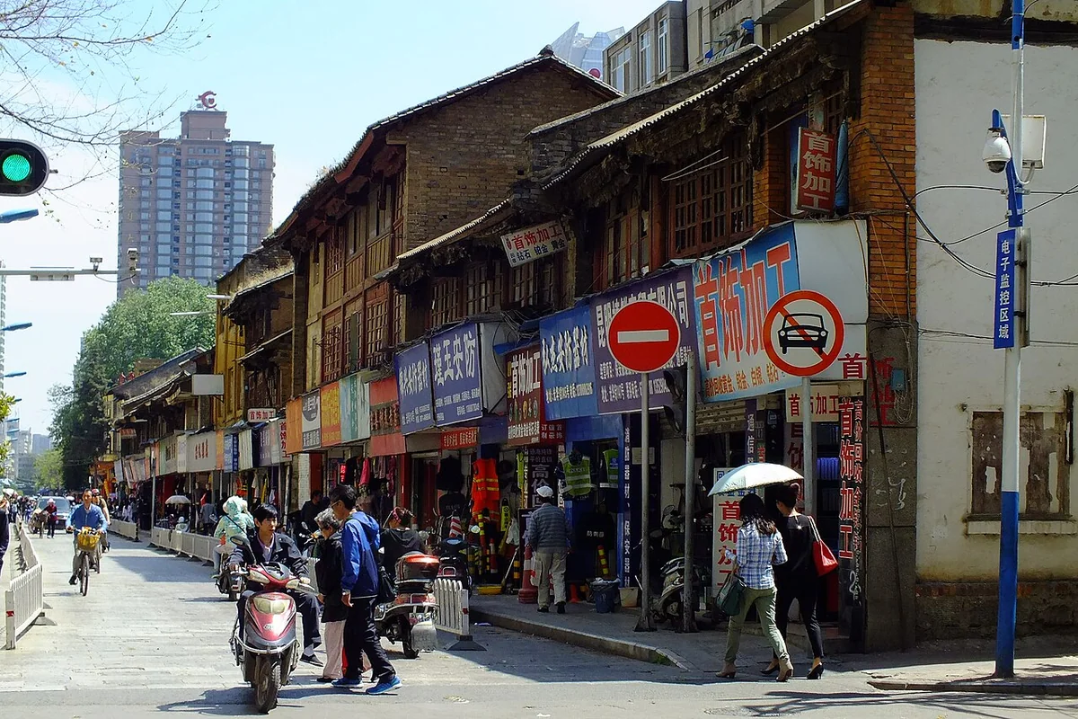 2015-03-20 Wuhua District, Yunnan, Kunming 光華街(雲南省昆明市五華区, 中国) DSCF3517.jpg