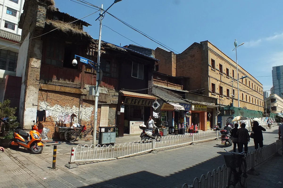 2015-03-20 Wuhua District, Yunnan, Kunming 光華街(雲南省昆明市五華区, 中国) DSCF3539光華街.jpg
