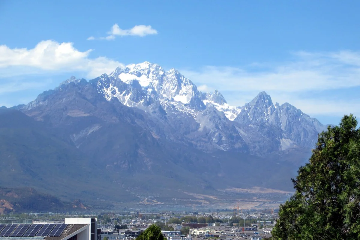 Jade Dragon Snow Mountain (48369485436).jpg